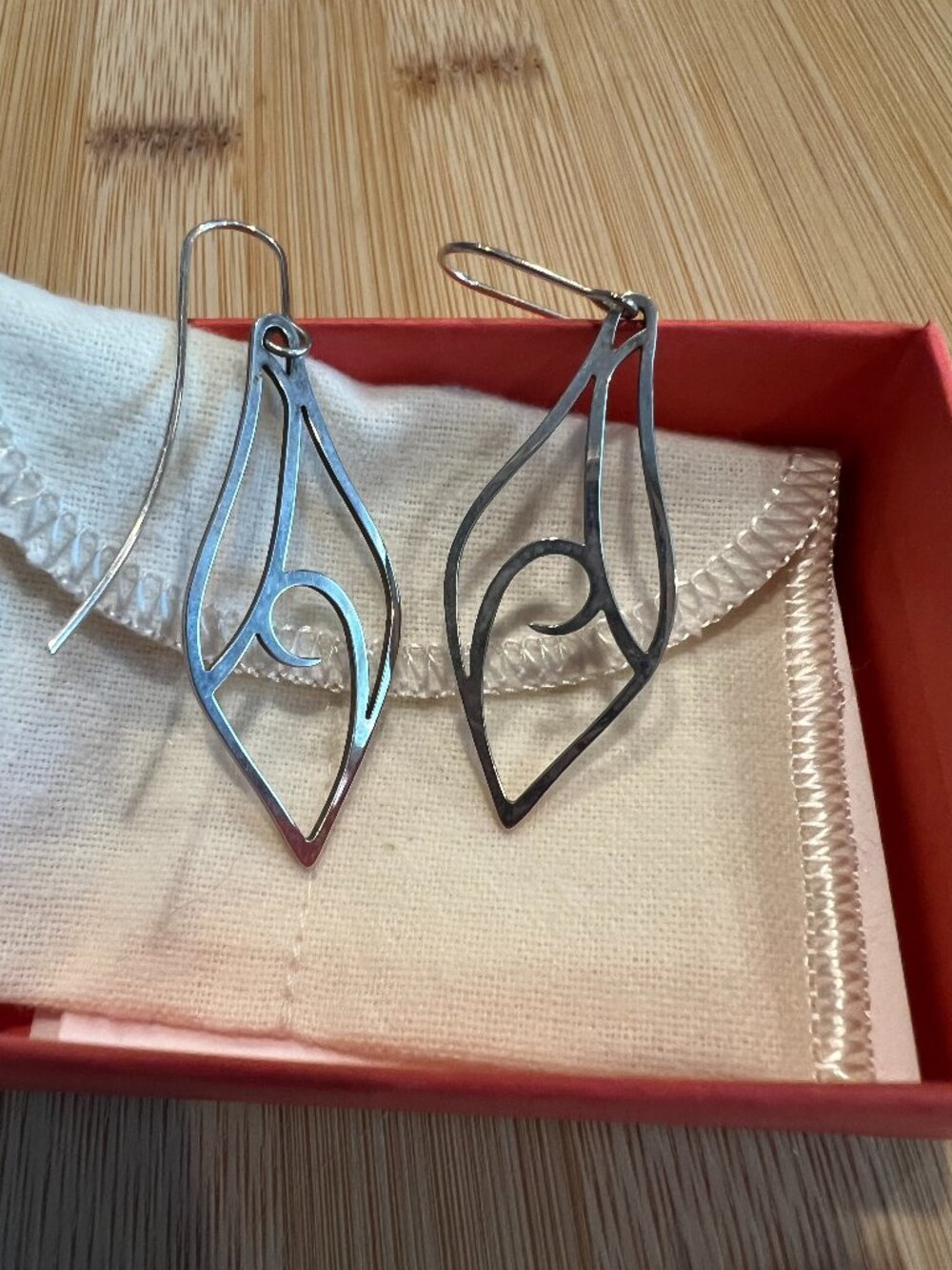 RARE Retired James Avery Sterling Silver Leaf Earrings